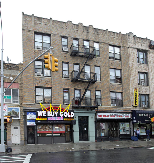 7025 3rd Ave in Brooklyn, NY - Foto de edificio - Building Photo