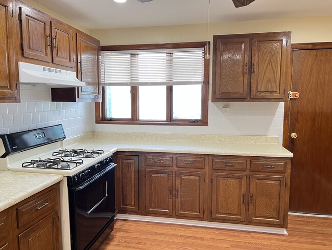 227 Holland St, Unit 2, Unit 2