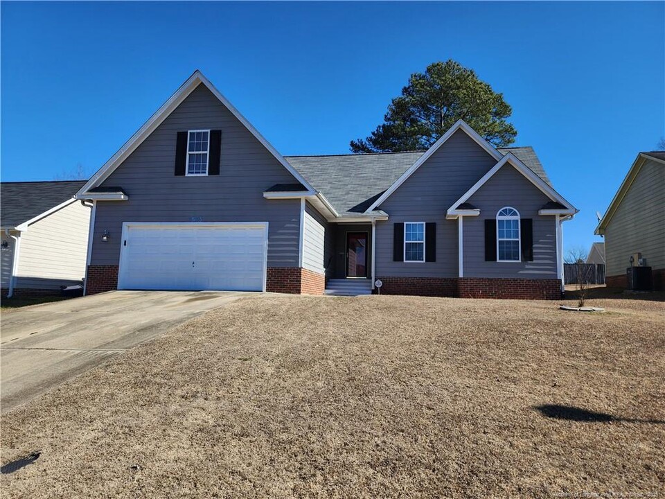 1505 Laurel Oak Dr in Fayetteville, NC - Building Photo