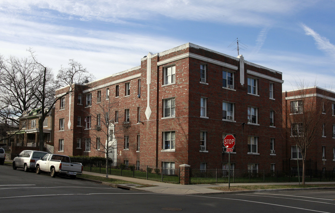 5024 9th St NW in Washington, DC - Building Photo