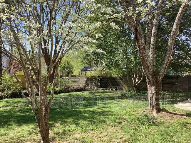 108 Hyacinth Ln in Asheville, NC - Building Photo - Building Photo