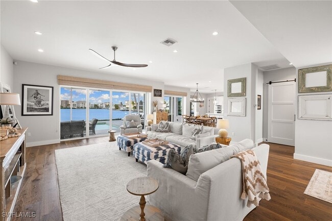 414 Palm Ct in Naples, FL - Foto de edificio - Building Photo