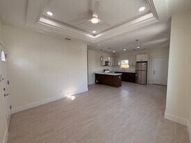 609 N Alexandrite Ave, Unit 3 in Edinburg, TX - Building Photo