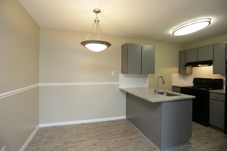 Crown Heights Apartments in Kansas City, MO - Building Photo - Interior Photo