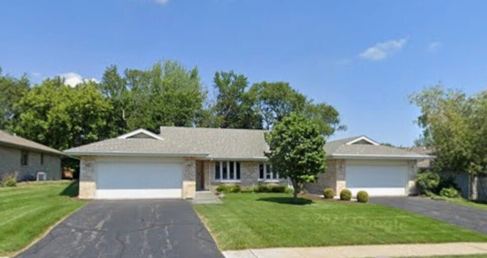 6606 Laurel Cherry Dr in Rockford, IL - Building Photo
