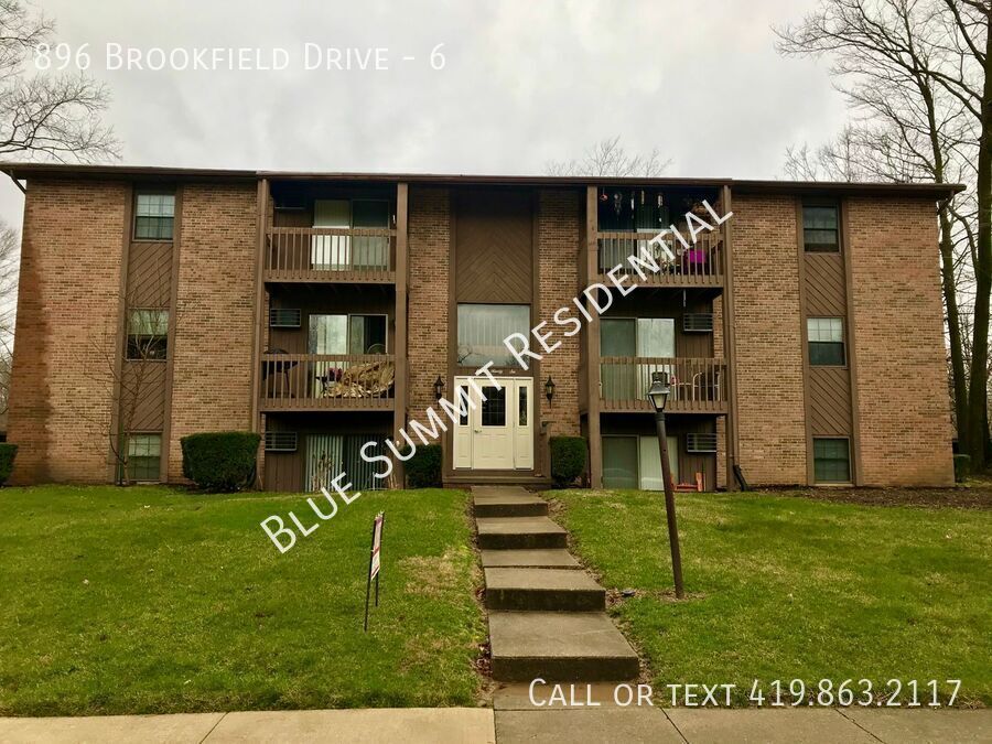 896 Brookfield Dr in Mansfield, OH - Building Photo