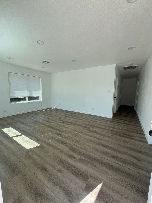 325 S Gordon St in Ridgecrest, CA - Building Photo - Building Photo