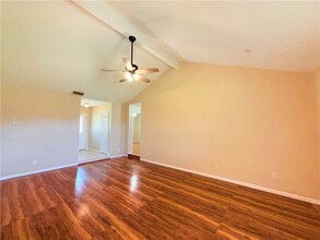2305 Willow Dr in Portland, TX - Foto de edificio - Building Photo