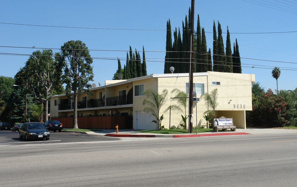 5030 Sepulveda Blvd in Sherman Oaks, CA - Building Photo