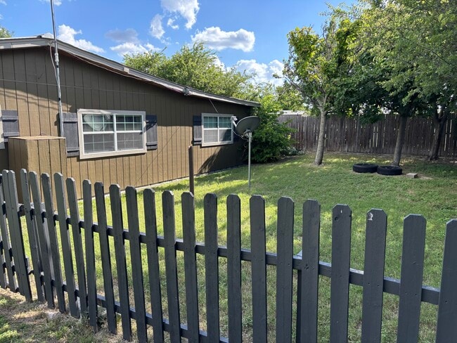 7796 Ranch Rd 965 in Fredericksburg, TX - Building Photo - Building Photo