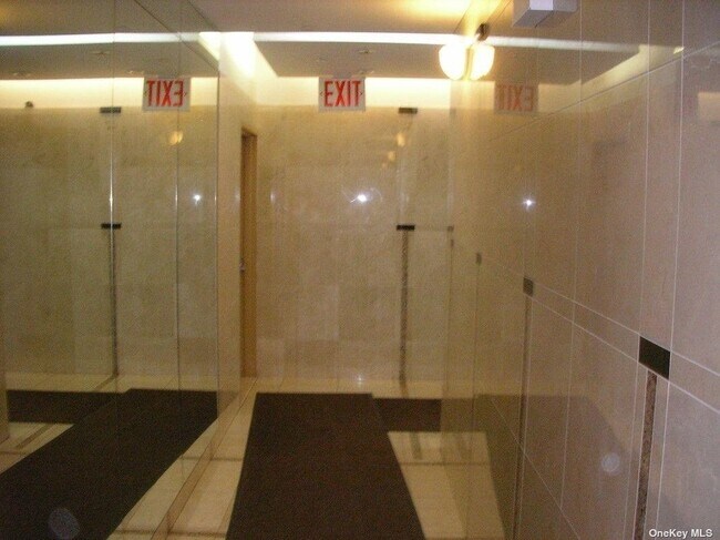 102-02 Queens Blvd, Unit 6A in Queens, NY - Building Photo - Building Photo