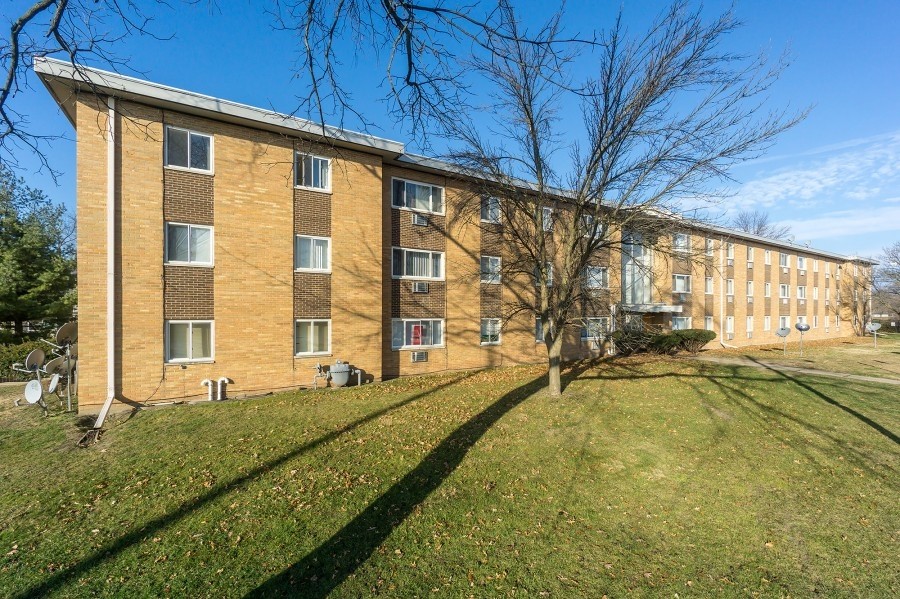 Golfview Apartments in Peoria, IL - Building Photo