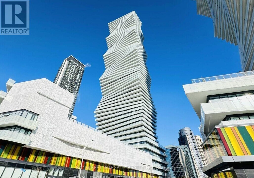 3900 Confederation Pkwy in Mississauga, ON - Building Photo