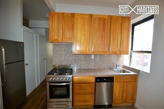 311 W 94th St-Unit -5C in New York, NY - Building Photo - Building Photo