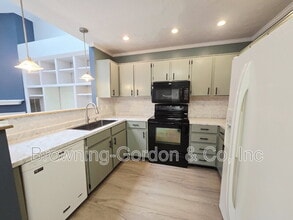 5210 Village Way in Nashville, TN - Building Photo - Building Photo