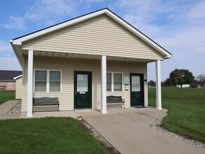 Meadows Apartments in Freeland, MI - Building Photo - Building Photo