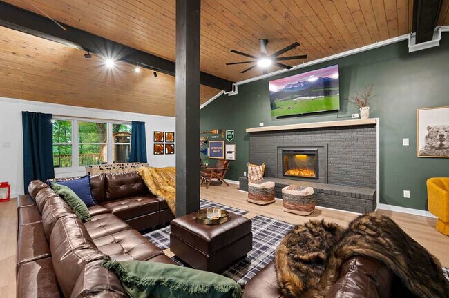 586 Ball Mountain Way in Gatlinburg, TN - Foto de edificio - Building Photo