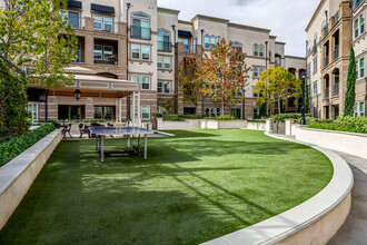 The Carlyle in Irvine, CA - Foto de edificio - Building Photo