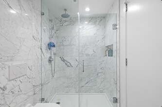 6000 McKay Ave in Burnaby, BC - Building Photo - Building Photo