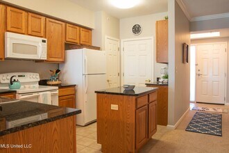 2230 Beach Dr, Unit 606 in Gulfport, MS - Building Photo - Building Photo