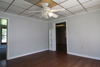 549 S Cherokee Ave in Tahlequah, OK - Building Photo - Building Photo