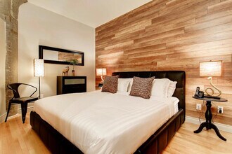 453 Rue Sainte-Catherine O in Montréal, QC - Building Photo - Building Photo