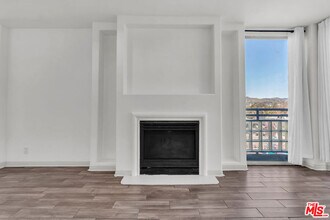 131 Croft Ave in Los Angeles, CA - Building Photo - Building Photo