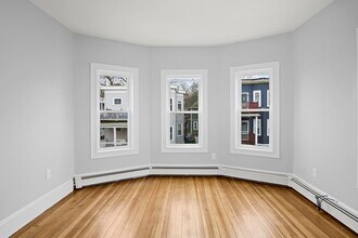 84 Fellsway E, Unit 2 in Malden, MA - Building Photo - Building Photo