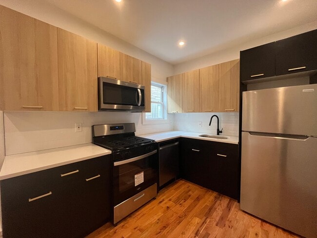 228 Clinton Ave, Unit 2L in Jersey City, NJ - Foto de edificio - Building Photo