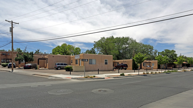 Plaza del Sol Apartments in Albuquerque, NM - Building Photo - Building Photo