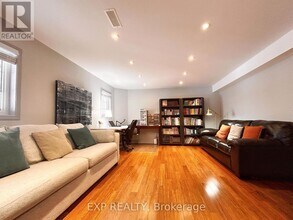 5 Richvalley Crescent in Richmond Hill, ON - Building Photo - Building Photo