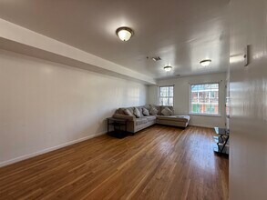 12 Bergen Ave in Jersey City, NJ - Foto de edificio - Building Photo