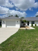 1065 Nomad Rd in Punta Gorda, FL - Building Photo
