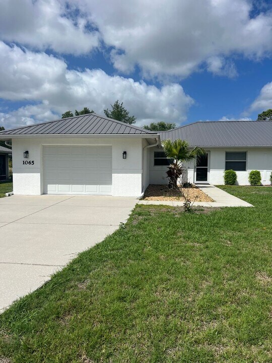 1065 Nomad Rd in Punta Gorda, FL - Building Photo
