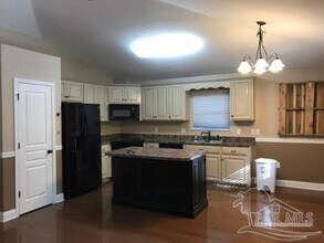 5558 Pine Ridge Dr in Milton, FL - Building Photo - Building Photo