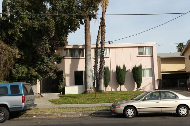 7340 Variel Ave in Canoga Park, CA - Building Photo - Building Photo