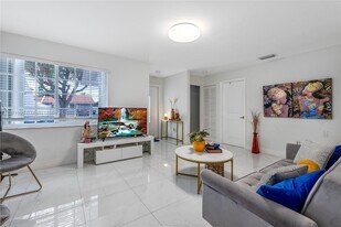 11451 SW 5th St in Miami, FL - Building Photo