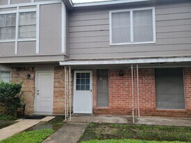 13433 Castilian Dr in Houston, TX - Building Photo