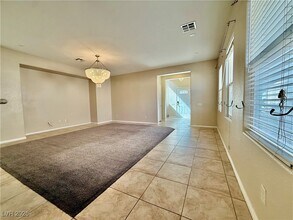 10499 Howling Coyote Ave in Las Vegas, NV - Foto de edificio - Building Photo