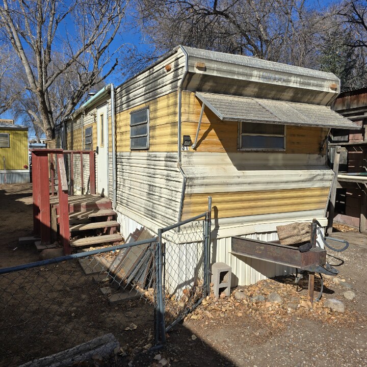 1216 W Aztec Blvd in Aztec, NM - Building Photo