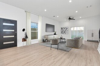 2217 Lee St in Houston, TX - Building Photo - Building Photo
