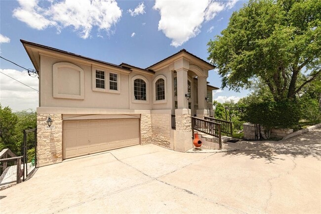 8424 Bronco Buster Trail in Lago Vista, TX - Building Photo - Building Photo