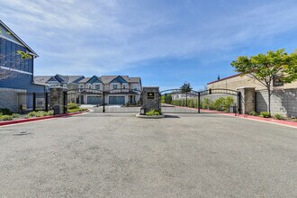 6930 Peak Way in Granite Bay, CA - Building Photo - Building Photo