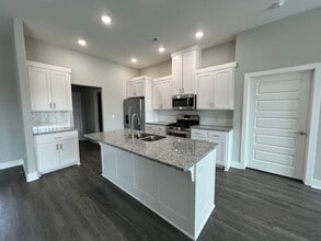 6051 W Mecklin St in Fayetteville, AR - Building Photo - Building Photo