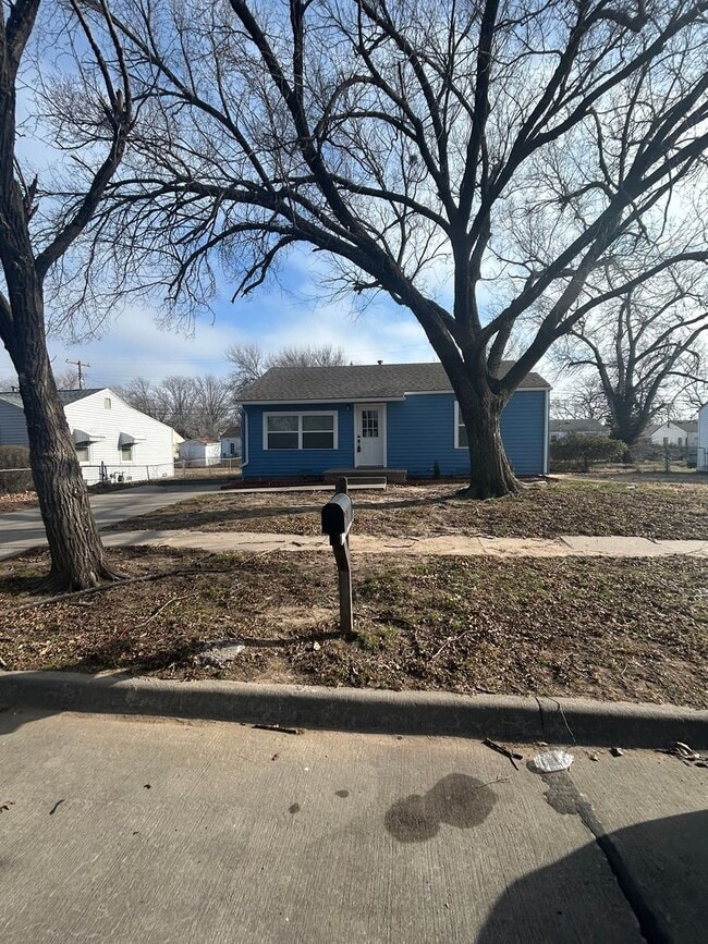 2336 N Estelle Ave in Wichita, KS - Building Photo - Building Photo
