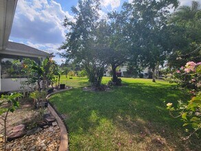 18167 Horizon View Blvd in Lehigh Acres, FL - Foto de edificio - Building Photo