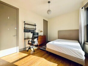 Furnished room/NOT APARTMENT in Brooklyn, NY - Foto de edificio - Building Photo