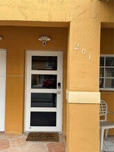 7738 W 34th Ln in Hialeah, FL - Building Photo - Building Photo