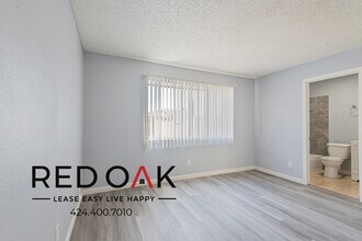 2448 N Eastern Ave, Unit 209 in Los Angeles, CA - Foto de edificio - Building Photo