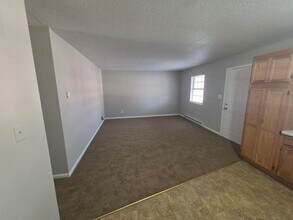 3011 Broadbay Dr in Winston-Salem, NC - Foto de edificio - Building Photo